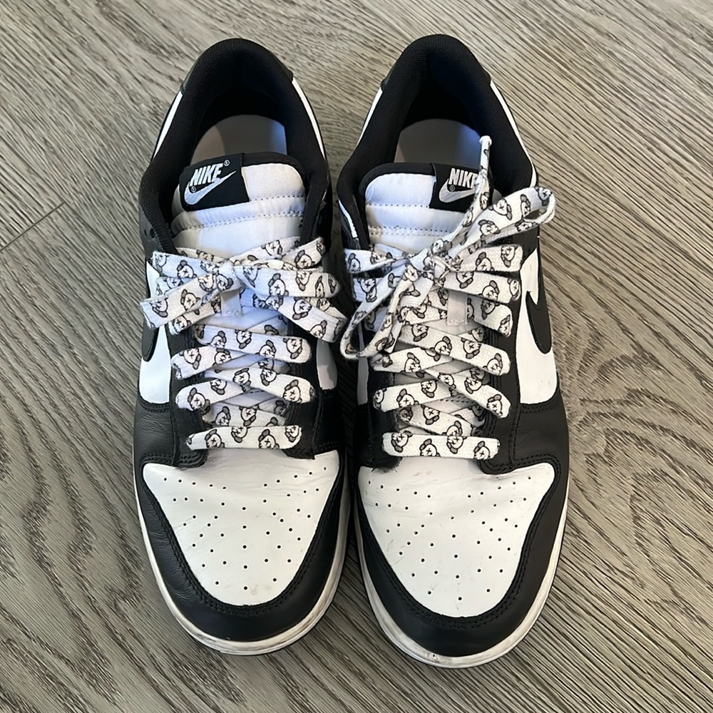 Nike Panda men’s. Size 11 with Kas shoe laces. Only worn a few times.